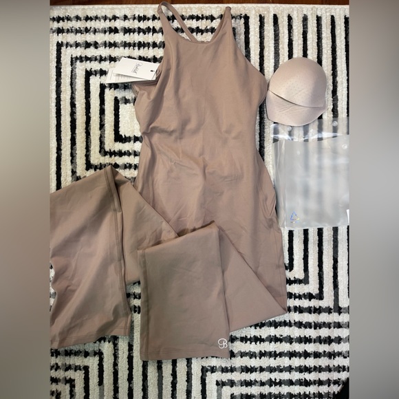 Bombshell Sportswear bombshell bunny bodysuit in clay size LARGE NWT - Picture 6 of 10